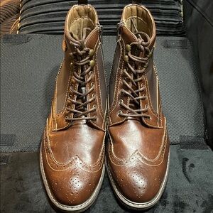 Preowned SONOMA GOOD FOR LIFE WINGTIP ANKLE BOOTS. SZ. 10M